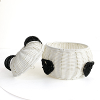 XH Mini panier de rangement en rotin en plastique en forme de Panda, panier cadeau en rotin en osier en résine tissé à la main avec couvercle