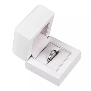 Estuche de exhibición de madera brillante para anillos, soporte para pendientes, caja de embalaje, caja de regalo para anillos de matrimonio, cajas de joyería al por mayor - Product Image 3