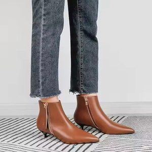 Usine en gros hiver noir femmes en <span class=keywords><strong>cuir</strong></span> talons bas bout pointu fermeture éclair latérale court <span class=keywords><strong>bottines</strong></span> bottes chaussures - Product Image 6