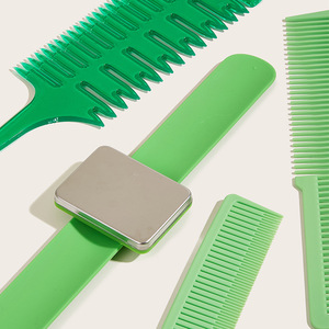 Juego de herramientas de peluquería Wanmei, 4 piezas, peines de plástico verde con punta para resaltar y cortar, para uso en salón y en casa. - Product Image 3