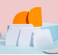 Petits outils de pâtisserie : spatule à crème en plastique, spatule à gâteau trapézoïdale, spatule à nouilles de riz semi-circulaire transparente et souple, compatible lave-vaisselle