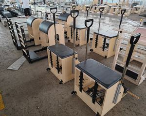 루미네 공장 직매 스튜디오 홈 피트니스 신체 건강을위한 휴대용 Wunda 의자 맞춤 수입 메이플 우드 필라테스 의자 - Product Image 1