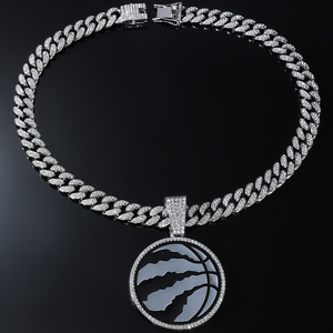สร้อยคอจี้บาสเก็ตบอลสีดำดีไซน์ยอดนิยมขายดี สร้อยคอแฟชั่นฮิปฮอปสำหรับผู้ชาย ขายส่งเครื่องประดับ - Product Image 4