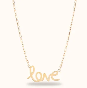 Inspire Jewelry Collier lettre en acier inoxydable plaqué or MAMALOVE l Pièce intemporelle subtile pour les cadeaux symbolise et chaleur