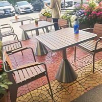 Ensemble de table carrée portable de style européen avec protection solaire extérieure, idéal pour les cafés, les salons de thé, les bars musicaux et les zones de repos.