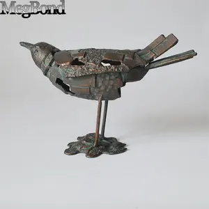 铸铁鸟铁，用于装饰花园鸟，旧颜色的抽象金属鸟