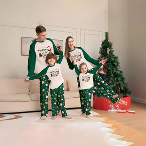 Conjunto de Pijamas Casuais de Natal com Estampa Verde e Gola Redonda, Confortável para Uso em Casa, Roupas de Dormir para Pais e Filhos - Product Image 1