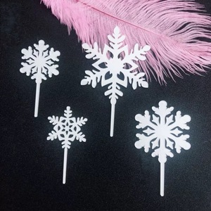 Juego de 4 Adornos Acrílicos para Pastel de Navidad con Copos de Nieve Plateados y Brillantes, Decoración Navideña para Postres, Suministros para Fiestas - Product Image 2