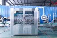 Ligne de production de machine de remplissage de détergent liquide moussant de lave-glace automatique