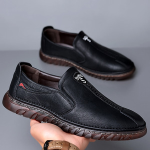 รองเท้าหนังลำลองผู้ชายแบบสวมสีดำ พื้นนุ่ม ระบายอากาศได้ดี สไตล์เกาหลี สำหรับใส่พักผ่อน - Product Image 3