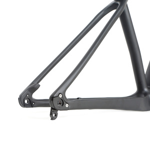 Cadre de vélo de montagne en carbone OEM super léger 27,5 pouces Plus 29 pouces dans la catégorie des vélos de montagne - Product Image 5