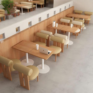 Tables carrées en bois avec pieds en colonne blanche et chaises rembourrées beige à dossier haut, ensemble de meubles pour restaurant, café, salon de thé - Product Image 3
