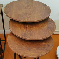 Table basse moderne de style minimaliste, plateau en bois couleur crème, structure en métal, sur pieds, mobile, double ronde, pour salon