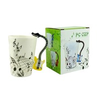 Tasse à café/lait en céramique créative en forme de guitare acoustique, bicolore, gaufrée, portable et durable, idéale pour le petit-déjeuner en famille - Offre Spéciale