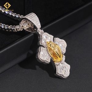 Pendentif Hip Hop religieux pour homme, motif croix et mains en prière, en argent 925 plaqué or, entièrement serti de moissanite - Product Image 2