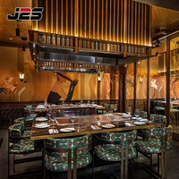 Ensemble de mobilier de restaurant moderne J2S avec banquette en cuir vert et tables et chaises en bois pour café et hôtel