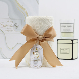Set de regalo de relajación especial con taza, vela, jabón, calcetines y antifaz. Regalo de spa de lujo para el cuidado personal. Set de regalo navideño para ella. - Product Image 4