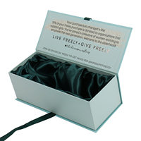 Boîte d'emballage personnalisée de luxe pour extensions de cheveux avec insert en satin de soie, couvercle magnétique et logo de la marque