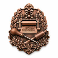 Badges métalliques en forme de pistolet, badges en métal à motif moustache, détails estampés, finition de surface en laiton avec attache à épingle, options pour uniformes et événements d'entreprise