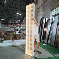 Paravent en verre lumineux LED personnalisé en usine - Écran de séparation texturé en grille métallique lumineuse pour hôtel, restaurant, maison
