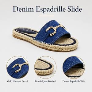 Sandales plates en denim pour femmes avec logo personnalisé OEM, détail mors de cheval doré, plateforme tressée en jute, sandales d'été pour la plage - Product Image 5