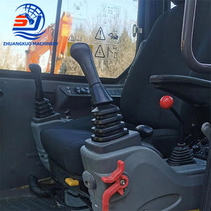 Vente flash : Excavatrice sur chenilles hydraulique Volvo EC55D d'occasion, 5,5 tonnes, mini-excavatrice Volvo EC55, pas cher à vendre - Product Image 4