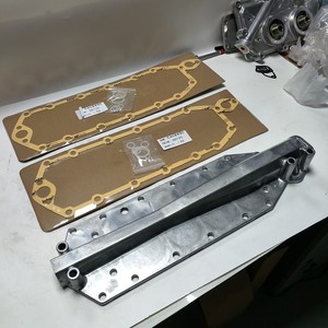 Hongwang ฝาปิดถังน้ำมันเครื่อง PC200-3 6D125 PC400-6 6150-61-2123 6150-61-2124 6136-61-2113 - Product Image 4