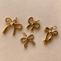 EManco Pendentif Breloque Nœud en Acier Inoxydable Plaqué Or avec Incrustation de Perles et Strass, Anneau de Jonction pour Accessoires de Bijoux et Colliers Faits Main DIY
