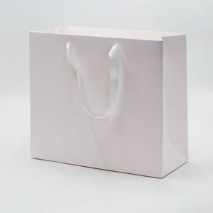 ถุงกระดาษของขวัญสีขาวแบบกำหนดเองกันความชื้นอย่างดี ขายส่งจำนวนมาก - Product Image 1