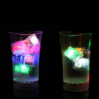 Cubetti di Ghiaccio Illuminati a LED Adatti per Feste di Compleanno, Decorazioni per Bar, Creazione di Atmosfera per Matrimoni e Altre Occasioni