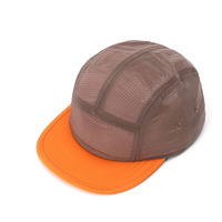 Gorra de running de alto rendimiento de 5 paneles de nailon con cordón ajustable, visera plana rígida de dos tonos para deportes al aire libre y senderismo