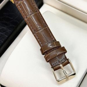 Montre à quartz pour femme à succès avec bracelet en cuir luminescent orné de diamants, boîtier en alliage étanche, nouveau cadran à aiguilles tendance - Product Image 5