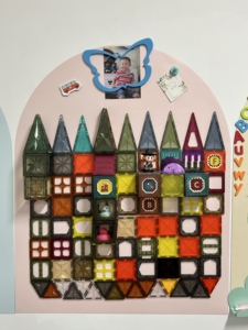 <span class=keywords><strong>Tableau</strong></span> <span class=keywords><strong>mural</strong></span> magnétique en forme d'arc de taille personnalisée Montessori Mur de jeu éducatif pour enfants <span class=keywords><strong>Tableau</strong></span> d'apprentissage de salle de jeux - Product Image 3