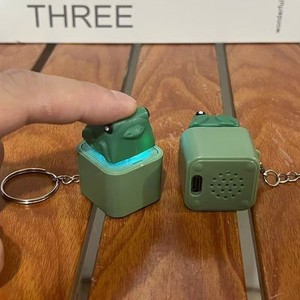 Divertido Llavero de Rana que Graba Sonidos, Recargable, con Teclado, Sonido de Clicker, con Luz LED para Aliviar el Estrés - Product Image 5