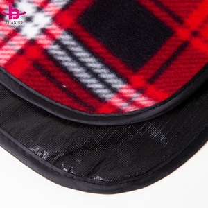 Manta de Picnic Impermeable de Forro Polar 100% Poliéster con Diseño Geométrico a Rayas, en Bolsa con Asa, para las Cuatro Estaciones - Product Image 4