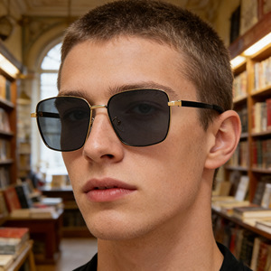 Ks-3827 Lunettes de soleil polarisées carrées pour hommes, monture noire, accent doré, protection UV400 pour la conduite et l'extérieur - Product Image 1