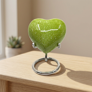 Urna Funeraria de Cerámica en Forma de Corazón, Diseño Moderno con Puntos Verdes, Recipiente Duradero para Cenizas de Mascotas - Product Image 1