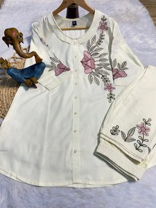 Conjunto de 2 Piezas de Algodón Bordado de Primera Calidad Unity Luxure para Mujer, Kurti de Algodón Puro Suave con Pantalones Bordados a Juego - Product Image 3