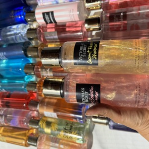 Victoria's <span class=keywords><strong>Secret</strong></span> - Set de Lociones Corporales en Spray de Lujo en Todos los Aromas, Fragancia Duradera de 250 ml, <span class=keywords><strong>Perfume</strong></span> Original para Mujer - Product Image 3