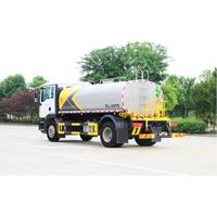 Camion arroseur SINOTRUK 15CBM à faible consommation de carburant, buses de pulvérisation multidirectionnelles, utilisation facile, véhicule de nettoyage de rue