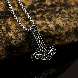 Yunnique – collier avec pendentif marteau de Thor en acier inoxydable pour hommes, chaîne de mode, style rétro, bijoux cadeau - Product Image 1
