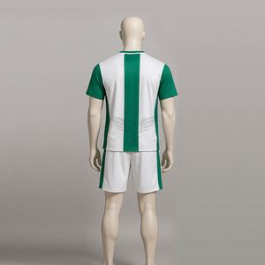Ensemble Maillot et Short de Football Personnalisé Respirant pour Hommes – Vert et Blanc Rayé – Séchage Rapide – Vente en Gros - Product Image 4
