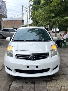 Toyota Yaris 1.6L manuelle d'occasion 2011 – Voiture compacte japonaise économe en carburant, véhicule d'occasion abordable pour l'exportation - Product Image 2