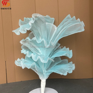 Centro de Mesa para Boda con Flores Gigantes de Organza Transparente y Volantes, Color Morado Soñador, 3 pies de Largo - Product Image 6