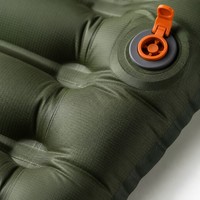 Matelas pneumatique en latex ultra léger et compact avec pompe à pied pour une utilisation polyvalente, design chinois