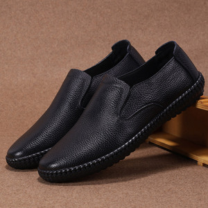 Chaussures décontractées pour hommes en cuir de vache véritable, à enfiler, bout rond, semelle souple en caoutchouc, style marche - Product Image 1