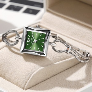 Reloj de gama alta para mujer, reloj de pulsera de aleación con placa cuadrada pequeña simple, reloj de cuarzo de estilo antiguo para mujer, venta al por mayor - Product Image 1