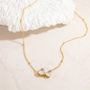 Collar de Acero Inoxidable con Colgante de Corazón, Chapado en Oro de 18K, Diseño Geométrico con Incrustaciones, Cadena para Clavícula, Joyería de Regalo - Product Image 3