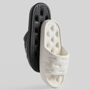 รองเท้าแตะอาบน้ำในห้องน้ำสำหรับผู้หญิงกันลื่น EVA แบบแห้งเร็วรองเท้าแตะแบบสไลด์สำหรับโรงแรมในร่มมีรูระบายน้ำสำหรับผู้ชายรองเท้าแตะที่บ้านออกแบบโลโก้ได้ตามต้องการ - Product Image 2