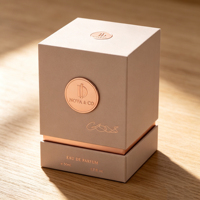 Boîte cadeau de parfum rigide blanche de qualité supérieure, avec logo personnalisé en feuille d'or et bande dorée pour emballage de luxe d'eau de parfum
